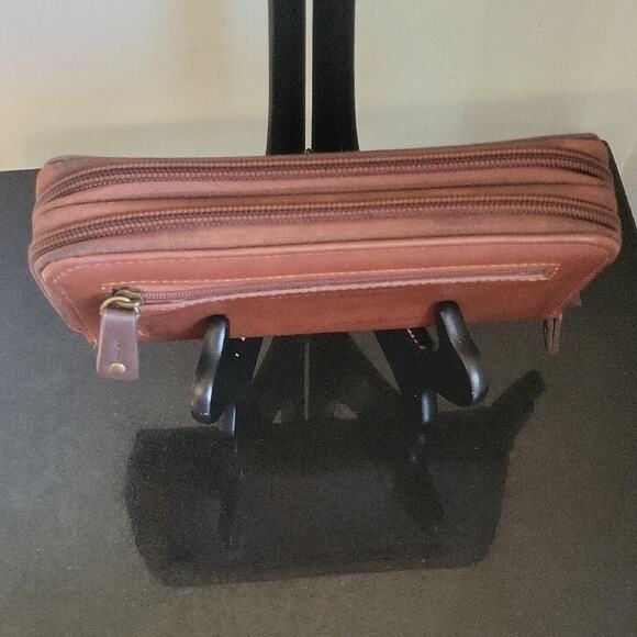 Stone Mountain Accessories Two-Tone Brown Zippered Leather Wallet - Picture 6 of 15